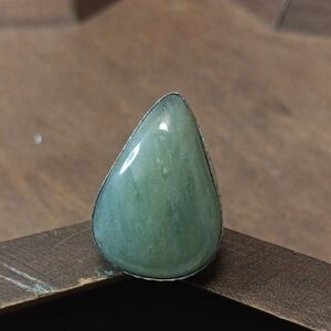 Elegant Green Teardrop Ring